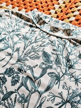 Cider Botanical Nature Forest Print Long Sleeve Crop Top Green Cream
